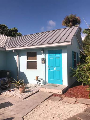 Main picture of 2500 NE Indian River Dr