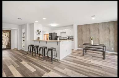 Main picture of 10415 Ashwood Dr