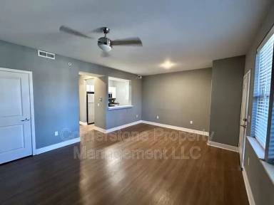 Main picture of 935 Michigan St