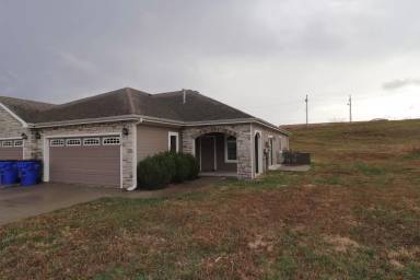 Main picture of 374 Michaels Ct