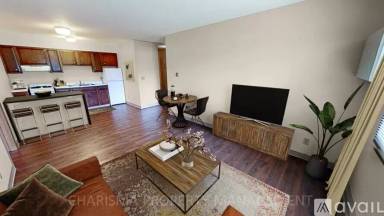 Main picture of 503 E Poplar Dr