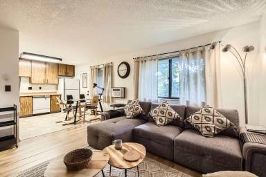 Main picture of Mission Hills Condominiums