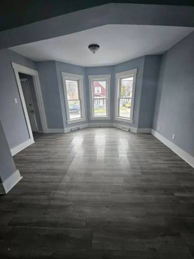 Main picture of 213 E 28th St