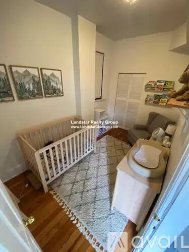 Main picture of 2021 W Haddon Ave