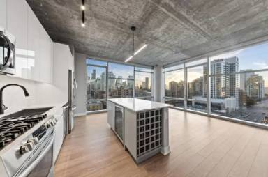 Main picture of 810 N Wells St