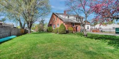 Main picture of 12 Ridgefield St