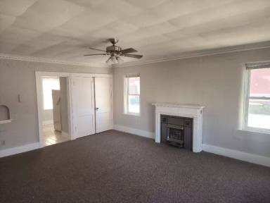Main picture of 1118 W Bradley Ave