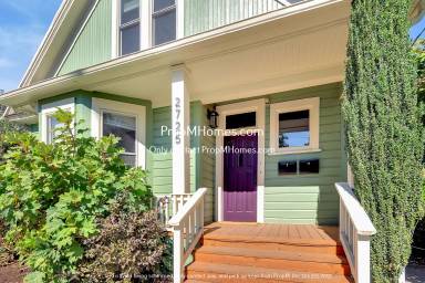 Main picture of 2725 SE Stark St
