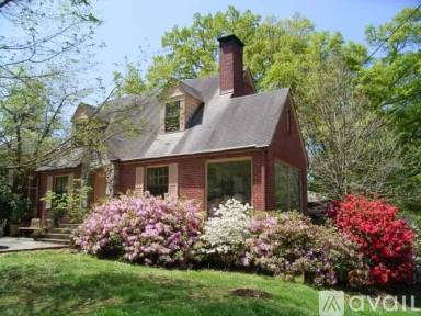 Main picture of 1062 Rosedale Rd NE