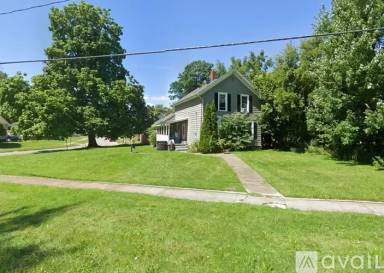 Main picture of 736 W River Rd N