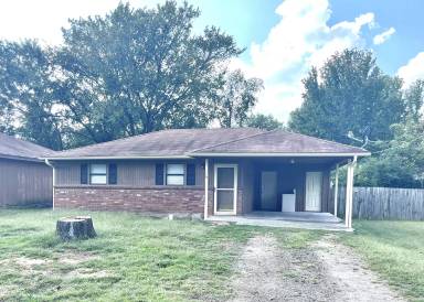 Main picture of 115 Center Dr