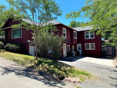 Main picture of 100 Olive St