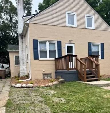 Main picture of 105 S Merrimac St