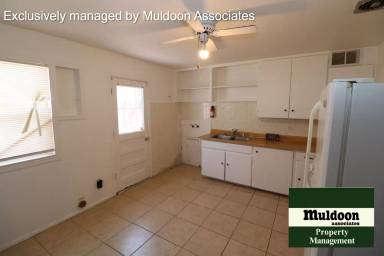 Main picture of 2561 Camellia St