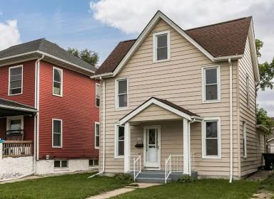 Main picture of 916 9th St SE