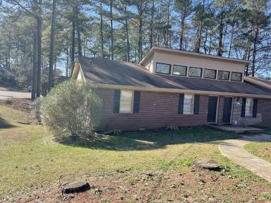 Main picture of 425 Charleston Ln
