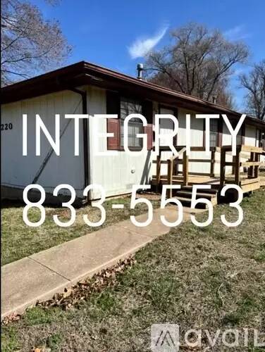 Main picture of 2220 N Pierce Ave