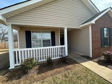 Main picture of 402 Chadwyck Cir
