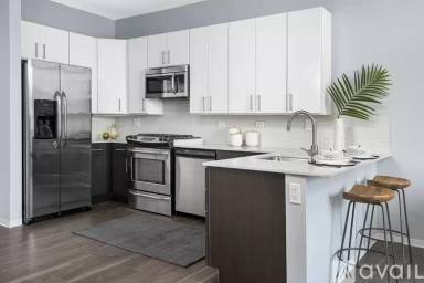 Main picture of 675 W Adams St