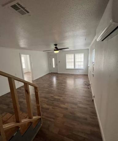 Main picture of 839 N New Haven Ave