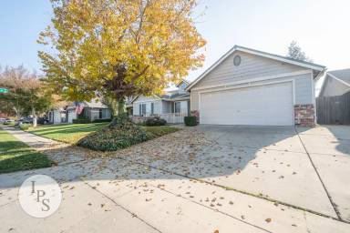 Main picture of 5921 W Menlo Ave