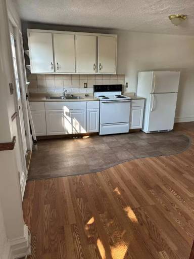 Main picture of 16 W James St