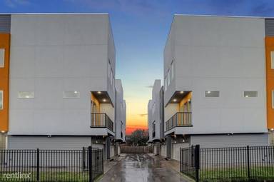 Main picture of 2819 Palm St
