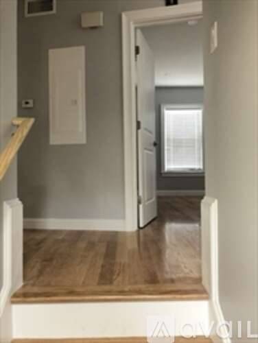 Main picture of 215 Washington St