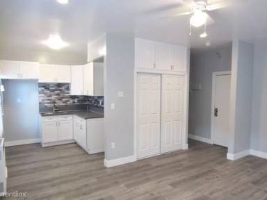 Main picture of 800 S Burlington Ave