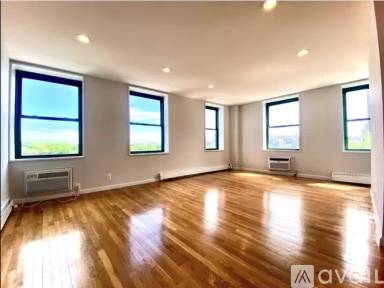 Main picture of 552 E 78th St