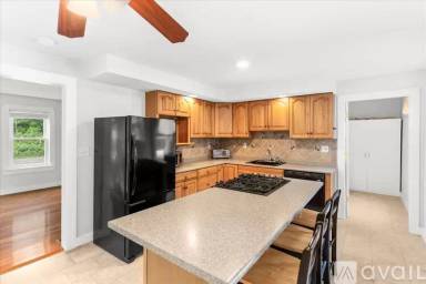 Main picture of 136 Straw Rd