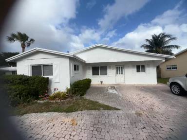 Main picture of 3734 NE 18th Ave
