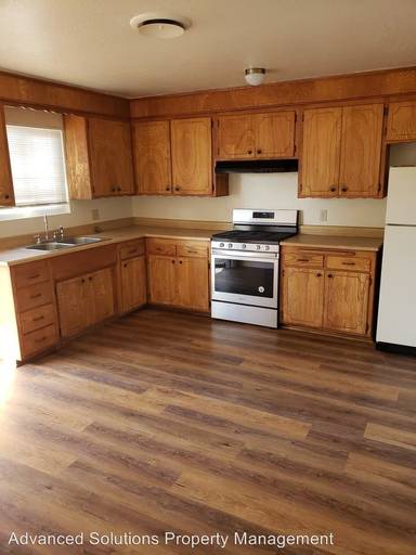 Main picture of 2742 Helen St