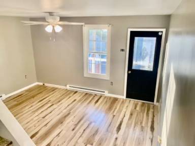 Main picture of 239 Spruce St