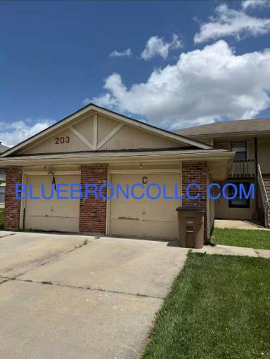 Main picture of 201 Sky Vue Dr
