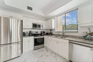 Main picture of 7546 La Paz Blvd