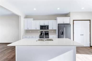 Main picture of 428 S Governor St and 612-627 Catherine Dr