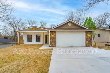Main picture of 38 Lancaster Dr