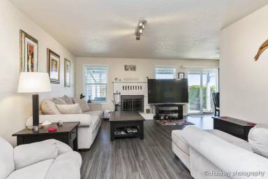 Main picture of 1633 SW 22nd St