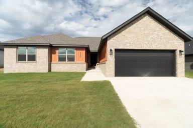 Main picture of 922 Petit Jean St