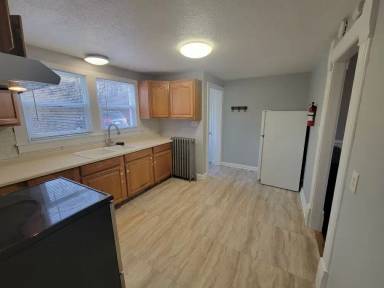 Main picture of 5036 S 92nd St