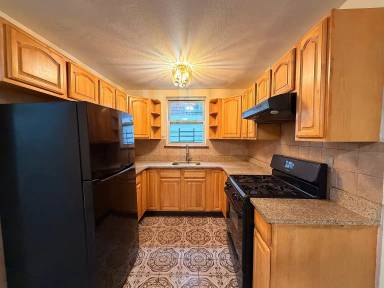 Main picture of 854 Throggs Neck Expy