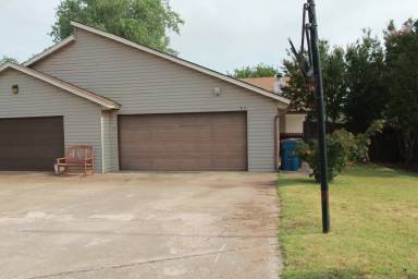 Main picture of 1353 Tina Dr