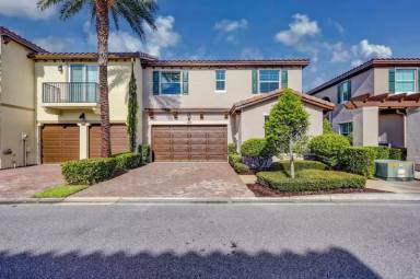 Main picture of 122 Diamante Way