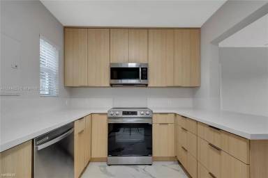 Main picture of 3783 SW 27th St