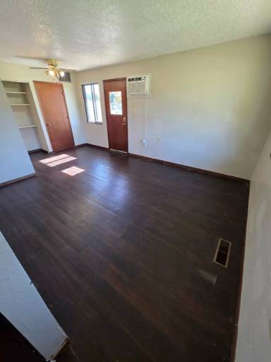 Main picture of 102 8th Ave NW