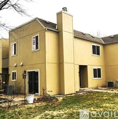 Main picture of 811 E 121st Ter