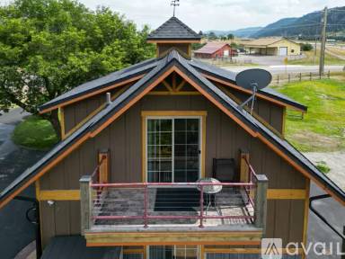 Main picture of 702 S Meridian Rd