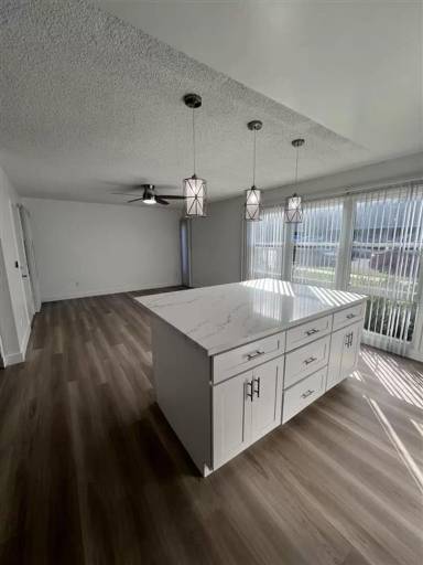 Main picture of 24630 Park St
