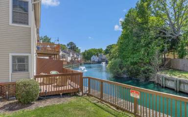 Main picture of 889 Gas Light Ln
